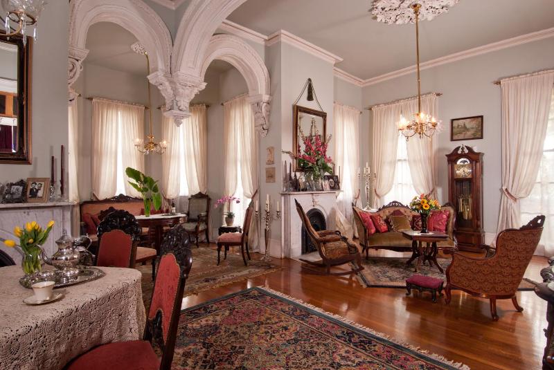 HH Whitney House - A Bed & Breakfast on the Historic Esplanade - image 12