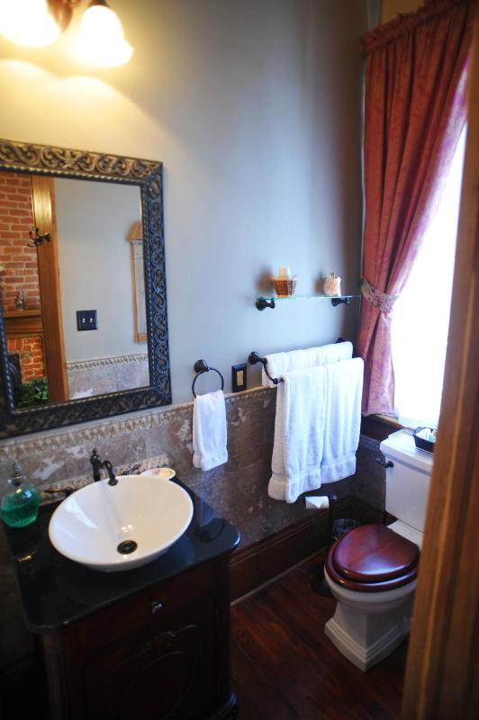 HH Whitney House - A Bed & Breakfast on the Historic Esplanade - image 10