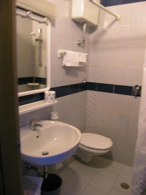 Economy Double Room image 2