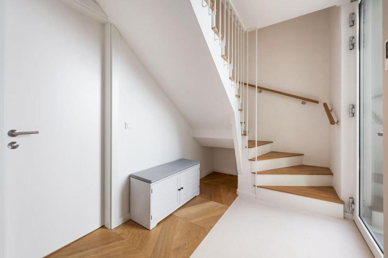 Olive Penthouse with Private Terrace and AC - image 9