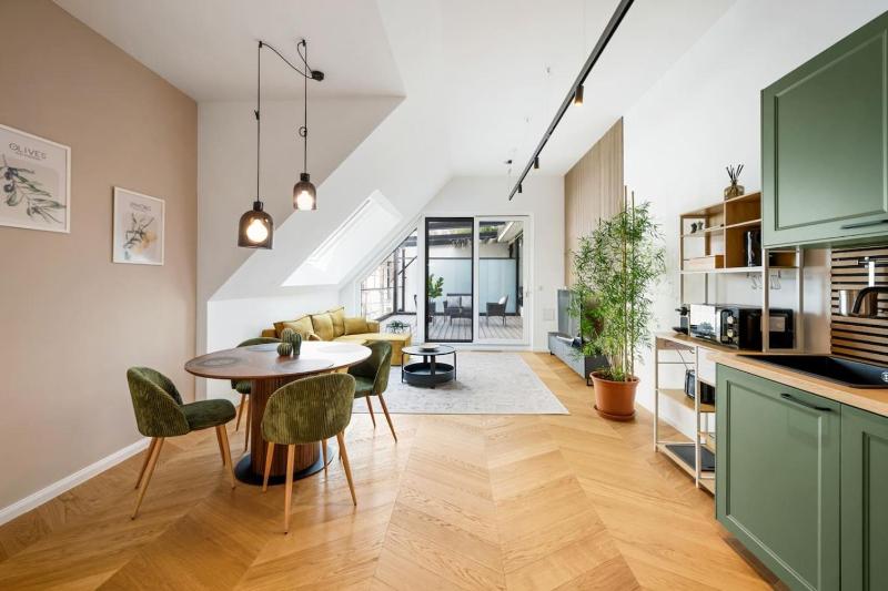 Olive Penthouse with Private Terrace and AC - image 14