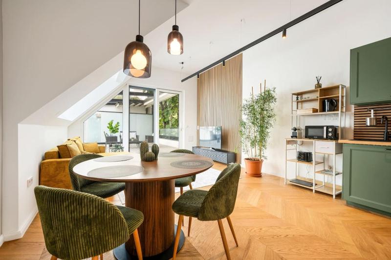 Olive Penthouse with Private Terrace and AC - image 10