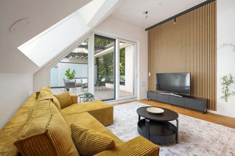 Olive Penthouse with Private Terrace and AC - image 2