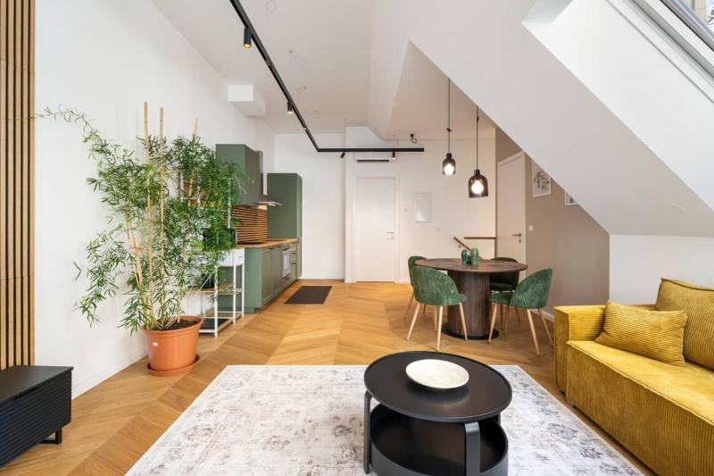 Olive Penthouse with Private Terrace and AC - image 7