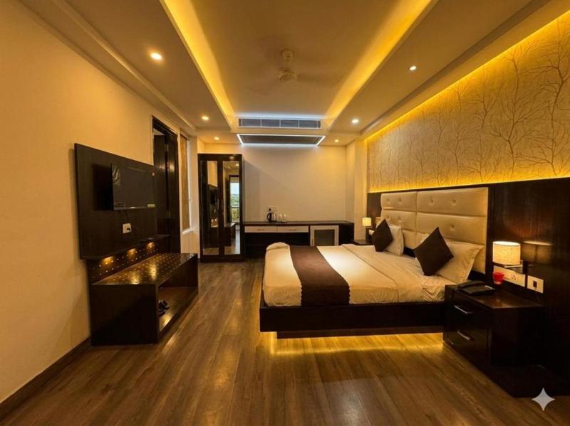 Hotel Rajpath Residency 2 Min Walk From Kaushambi Metro Station 3-star hotel Kaushambi Ghaziabad - image 24