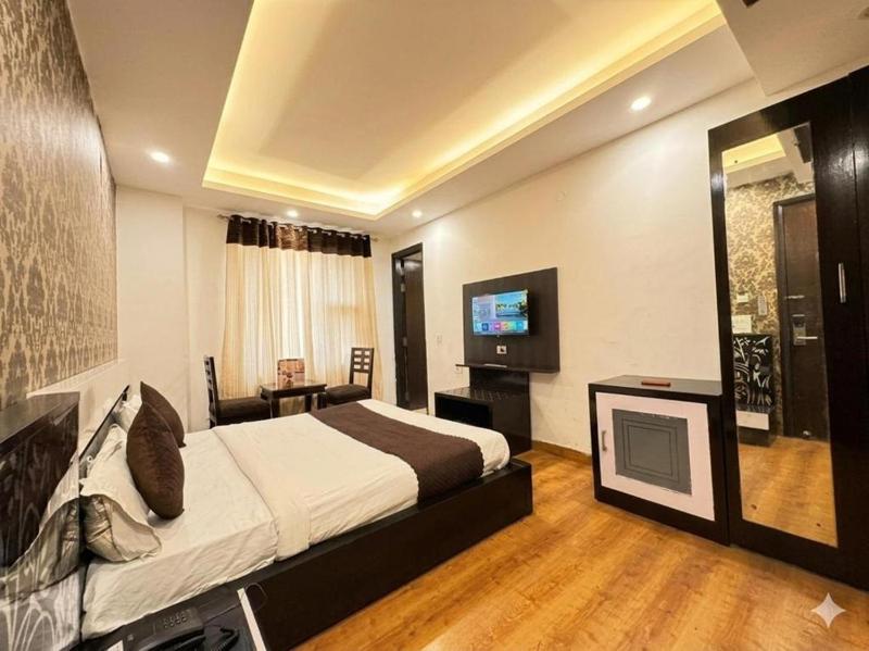 Hotel Rajpath Residency 2 Min Walk From Kaushambi Metro Station 3-star hotel Kaushambi Ghaziabad - image 25