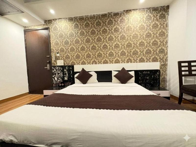 Hotel Rajpath Residency 2 Min Walk From Kaushambi Metro Station 3-star hotel Kaushambi Ghaziabad - image 6