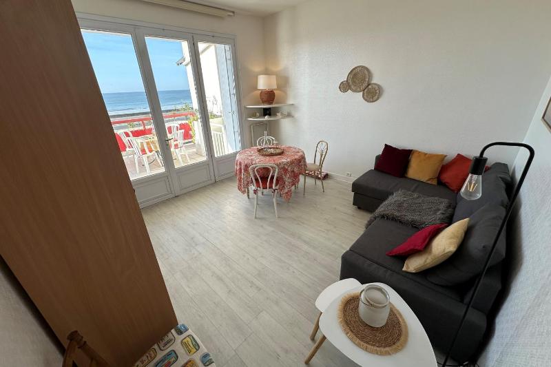Spacious family nest facing the sea - image 9