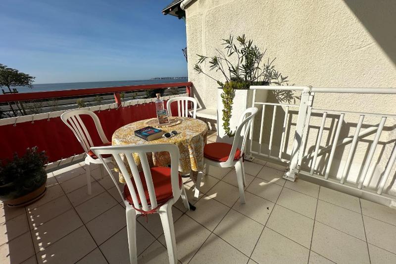 Spacious family nest facing the sea - image 14