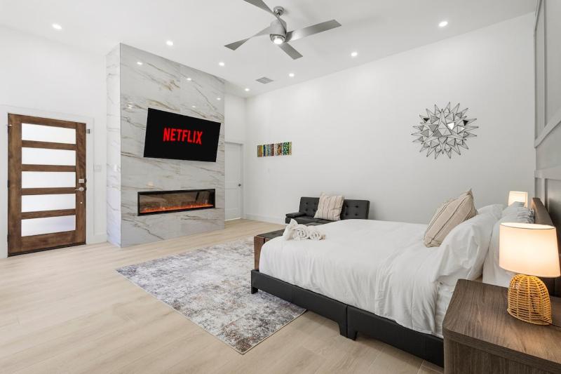 Lux Home - Cinema - Games - Golf - Heated Pool - Hot Tub - image 41