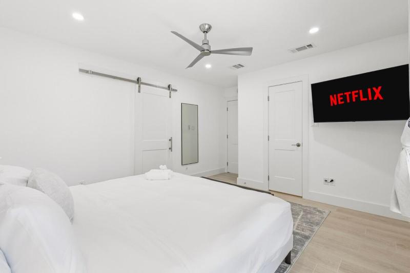 Lux Home - Cinema - Games - Golf - Heated Pool - Hot Tub - image 16