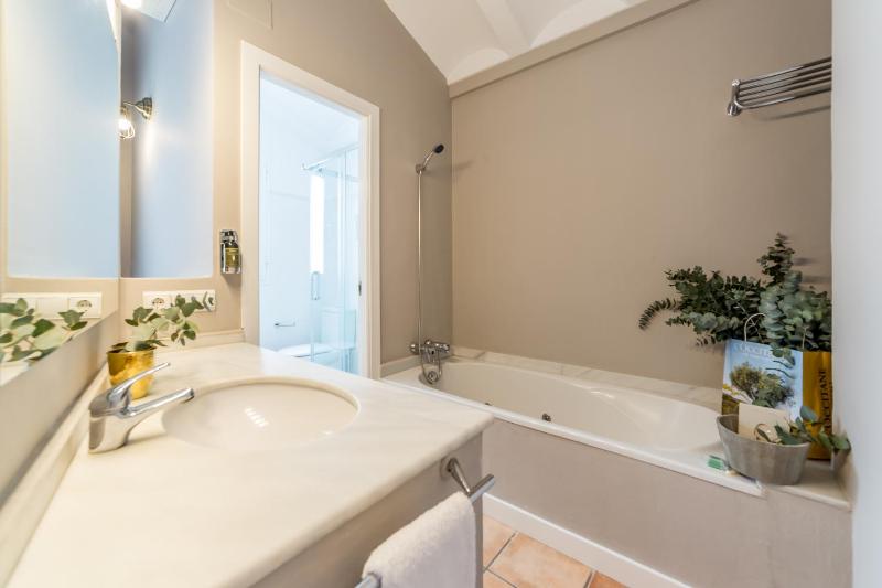 2 BEDROOM DUPLEX ( 9 PAX) 42 image 4