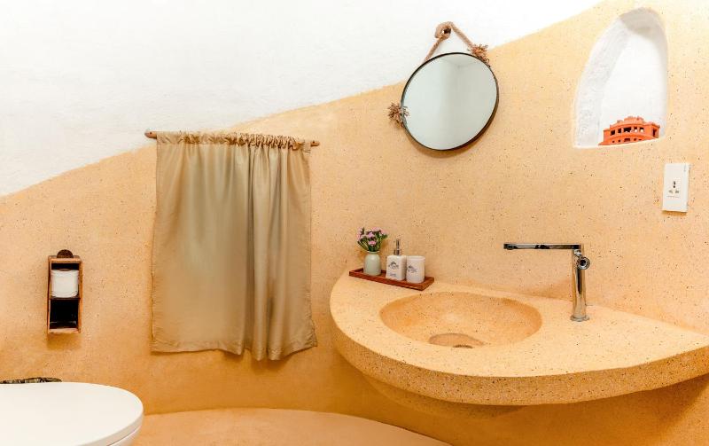 Ben Villa 3BR Beachside by HÙA Homes - image 9