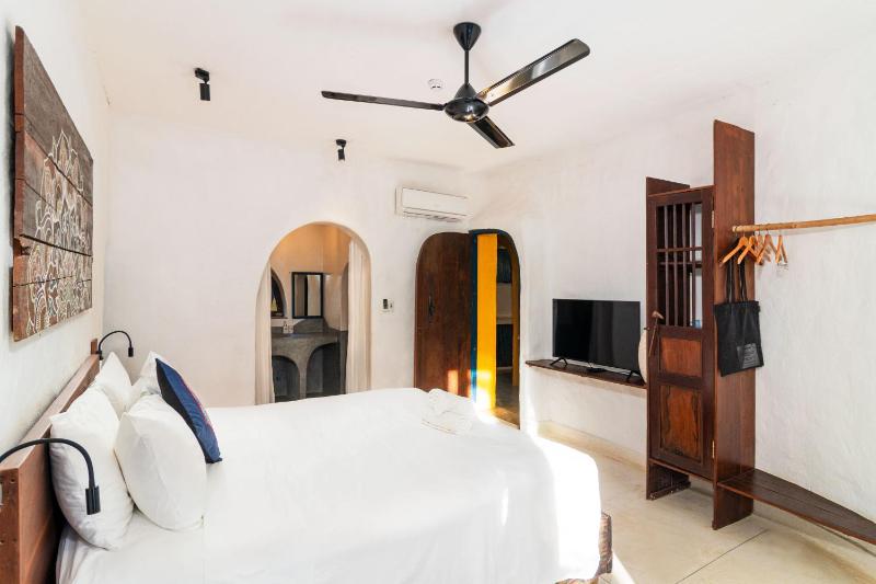 Flow House 3BR Beachside by HÙA Homes - image 15