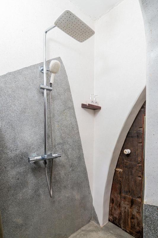 Flow House 3BR Beachside by HÙA Homes - image 8