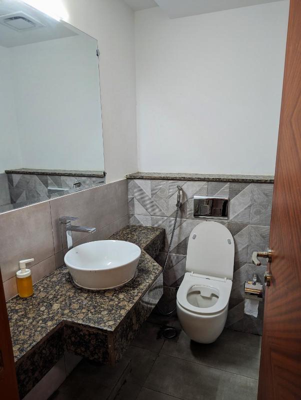 Penthouse Apartment by Alvis Suite - Goldcrest Alfatah Mall Lahore - image 15