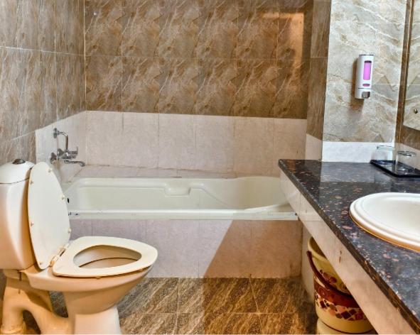Hotel Luxeevista By Navodayans Agra - image 8