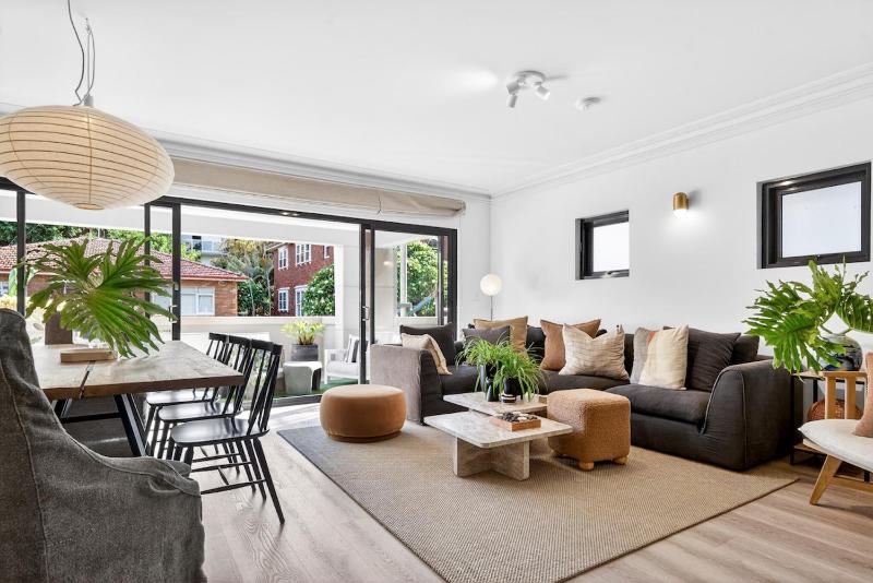 Rare 6BR Manly Beach Stay 3 Apartments - image 1