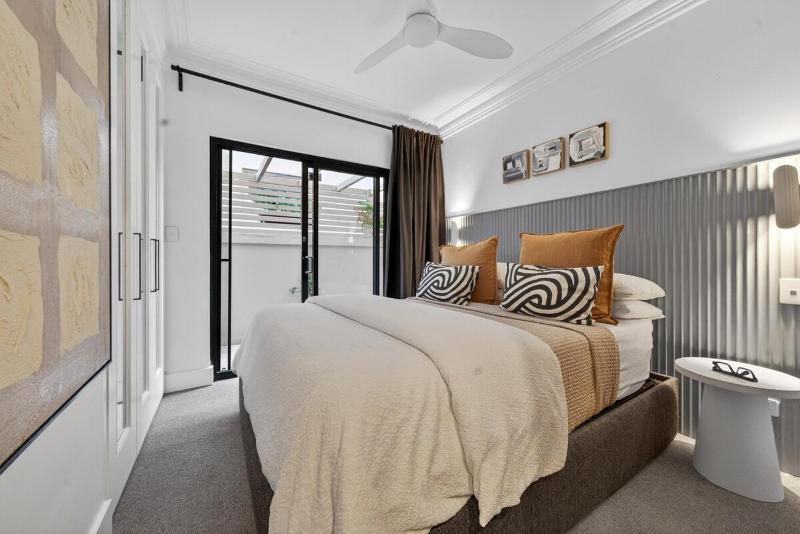 Rare 6BR Manly Beach Stay 3 Apartments - image 5