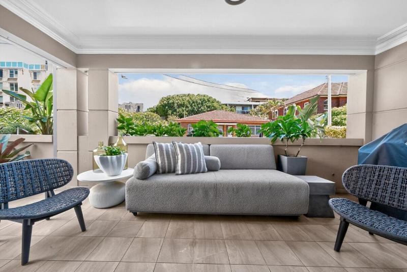 Rare 6BR Manly Beach Stay 3 Apartments - image 3
