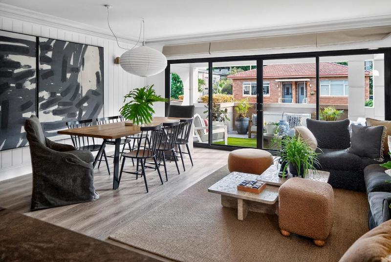 Rare 6BR Manly Beach Stay 3 Apartments - image 6