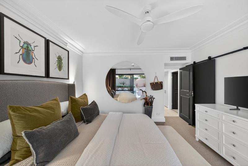 Rare 6BR Manly Beach Stay 3 Apartments - image 8