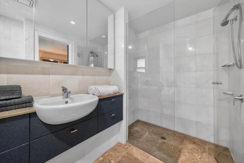 Rare 6BR Manly Beach Stay 3 Apartments - image 9