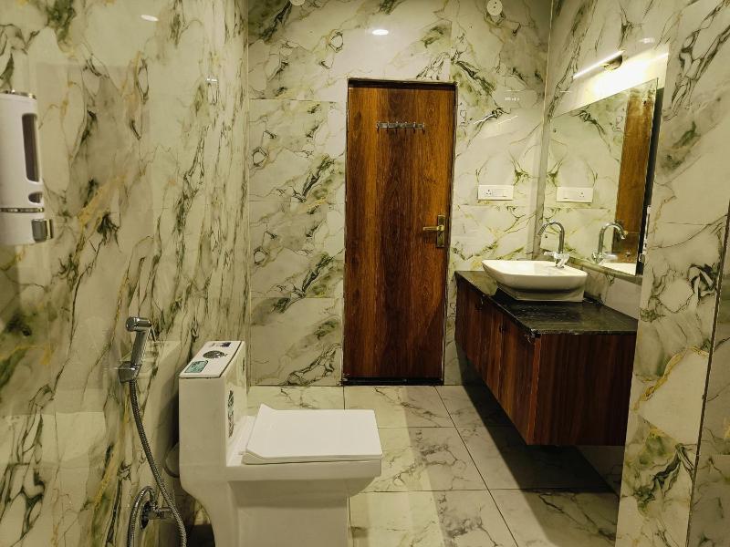 Hotel Luxeevista By Navodayans Agra - image 13