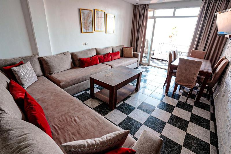 Charming 2-Bedroom Apartment with Direct sea view in Martil - image 14