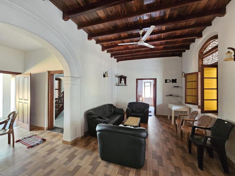 Hill crest villa - image 3