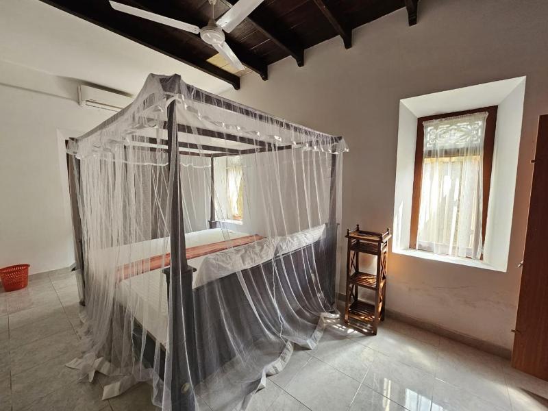 Hill crest villa - image 5
