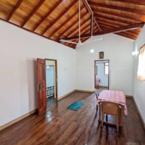 Hill crest villa - image 2