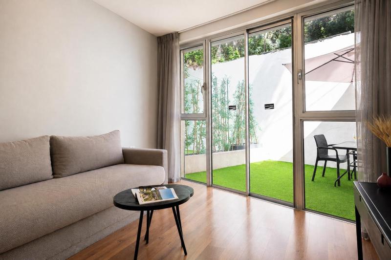 Sea Land Suites - by Echo Hotels - image 14