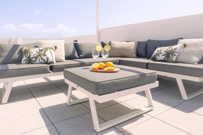 Penthouse with rooftop Terrace pool & Jacuzzi - image 19