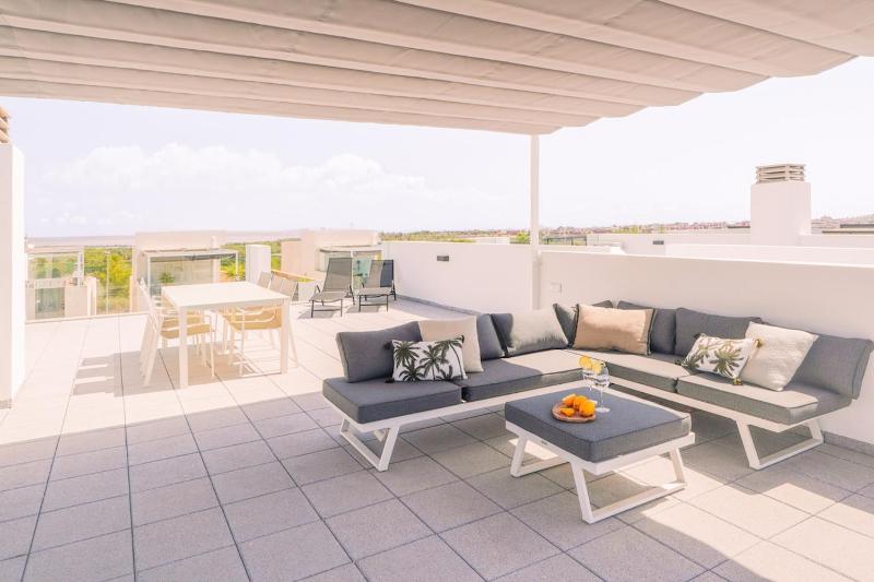 Penthouse with rooftop Terrace pool & Jacuzzi - image 6