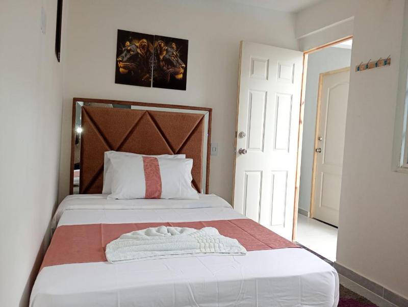 Habitación para PAREJAS EL TREBOL baño privado - image 11