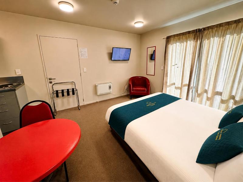 Bealey Avenue Motel - image 23