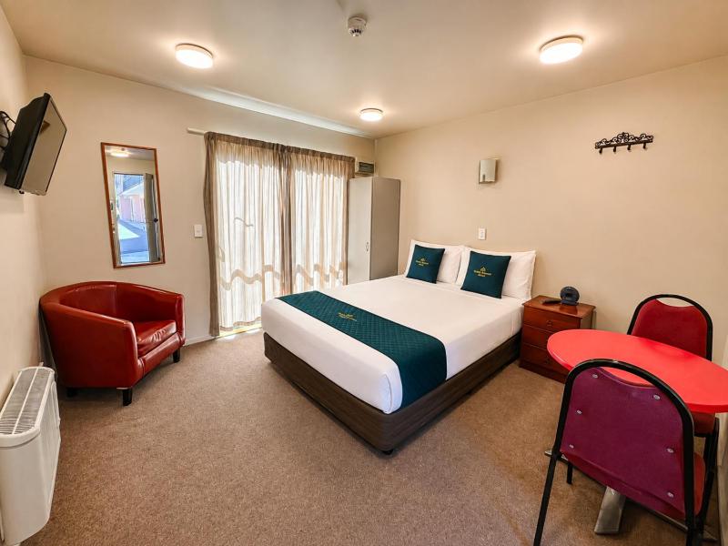 Bealey Avenue Motel - image 24