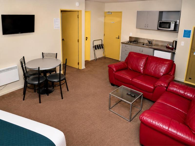 Bealey Avenue Motel - image 30