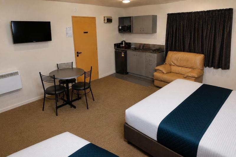 Bealey Avenue Motel - image 22
