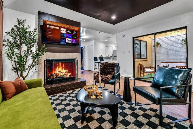 Retro Dallas Gem: Game Room + Fire Pit - image 3