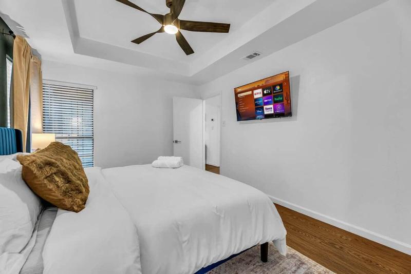Retro Dallas Gem: Game Room + Fire Pit - image 17