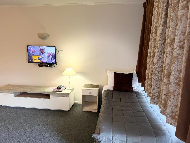 Aalton Motel - image 44