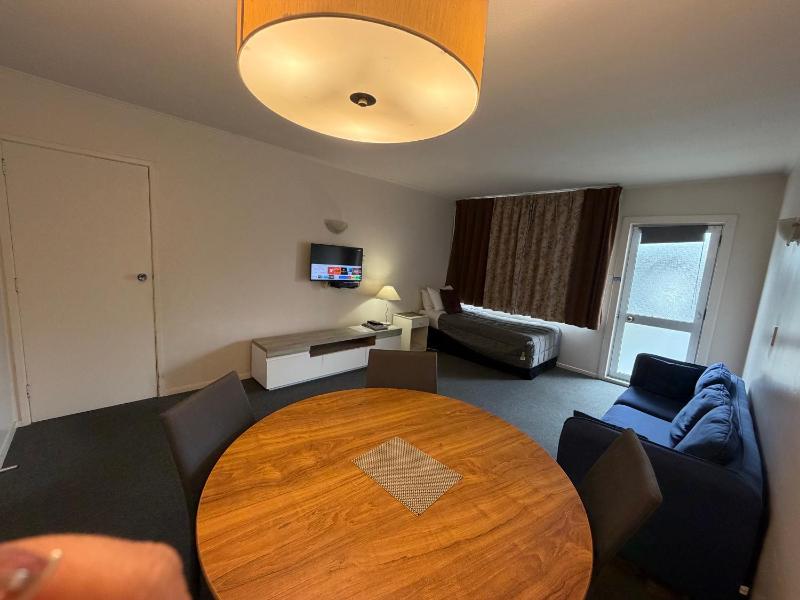 Aalton Motel - image 40