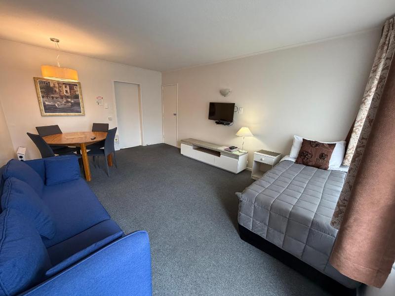 Aalton Motel - image 39