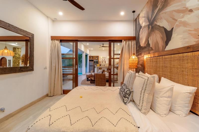 Villa Crusoe Stylish 3BR Oasis in Berawa - image 48