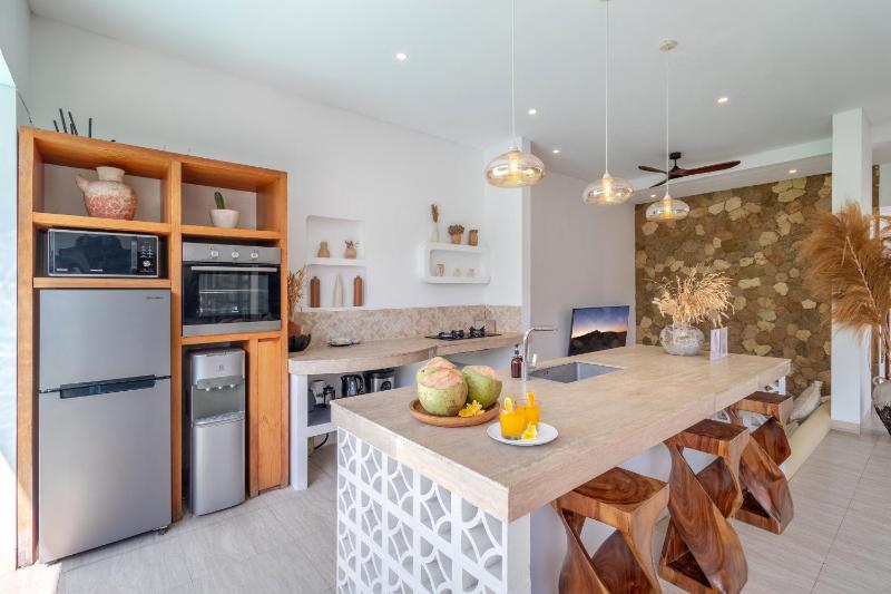 Villa Crusoe Stylish 3BR Oasis in Berawa - image 36