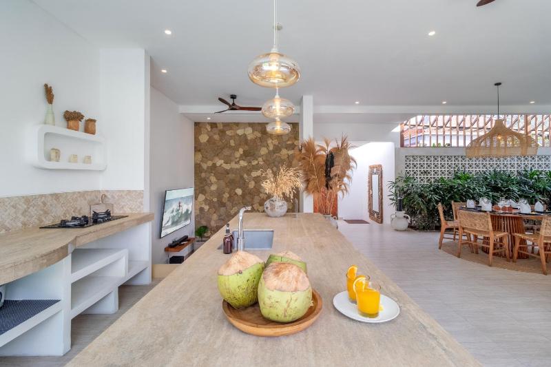 Villa Crusoe Stylish 3BR Oasis in Berawa - image 19