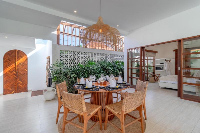 Villa Crusoe Stylish 3BR Oasis in Berawa - image 23