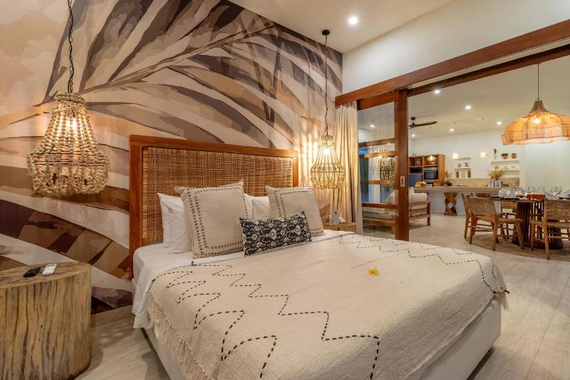 Villa Crusoe Stylish 3BR Oasis in Berawa - image 25